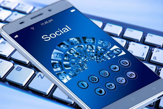 picture of smart phone social media